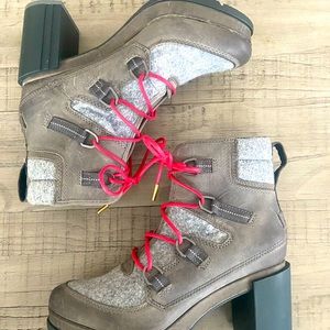 Blake Lace Touchy Felt Bootie in Quarry
Sorel